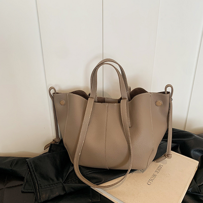 Variant image for Vintage Charm | Shoulder Bag-4