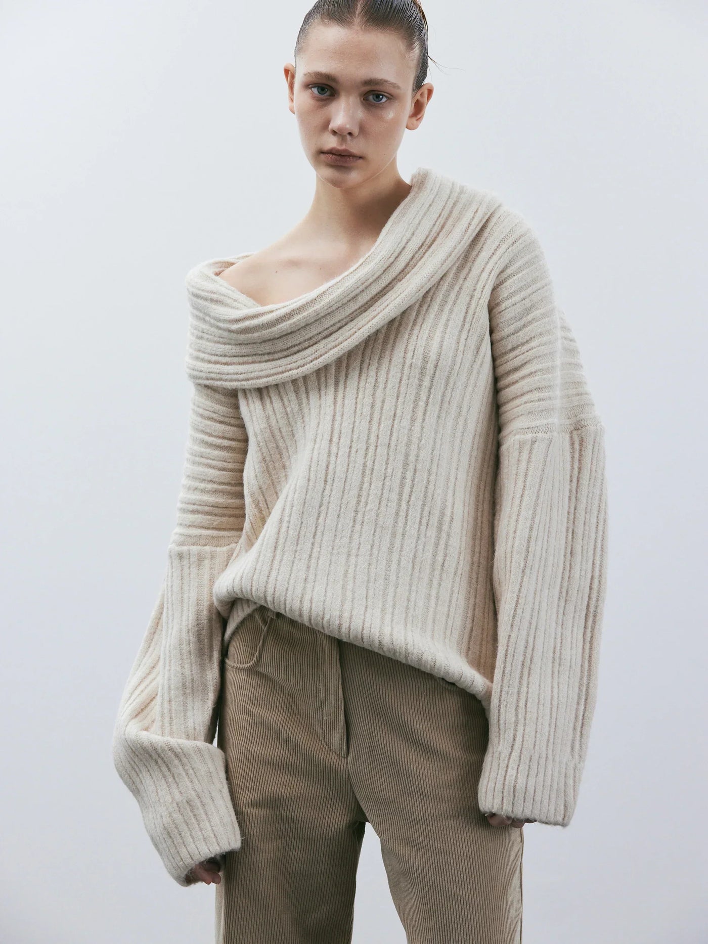 Josephine | Oversized knitted sweater with high roll