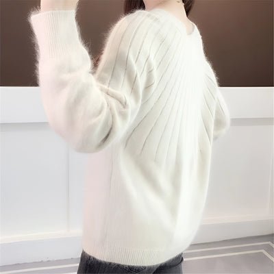 Oversized white chunky knit sweater for women, featuring long sleeves and a cozy, textured design perfect for winter wear.