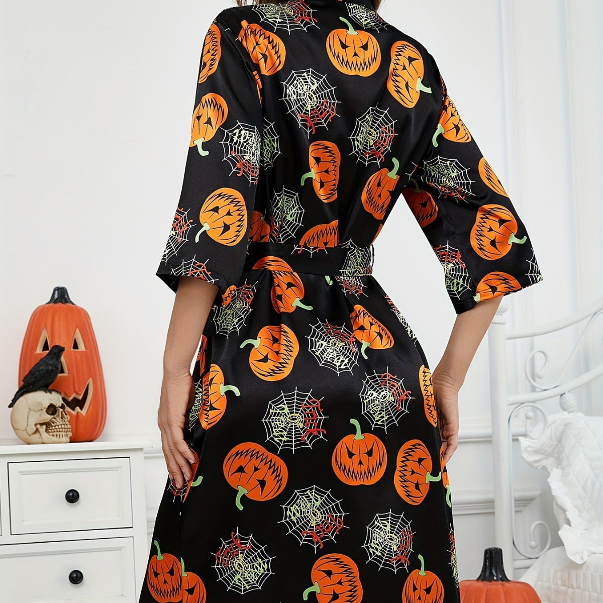 Christina | Ghostly and comfortable Halloween robe