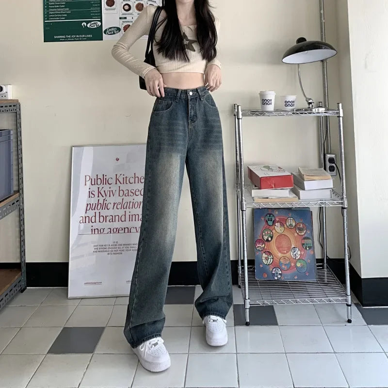 Claudia | classic and vintage style baggy jeans