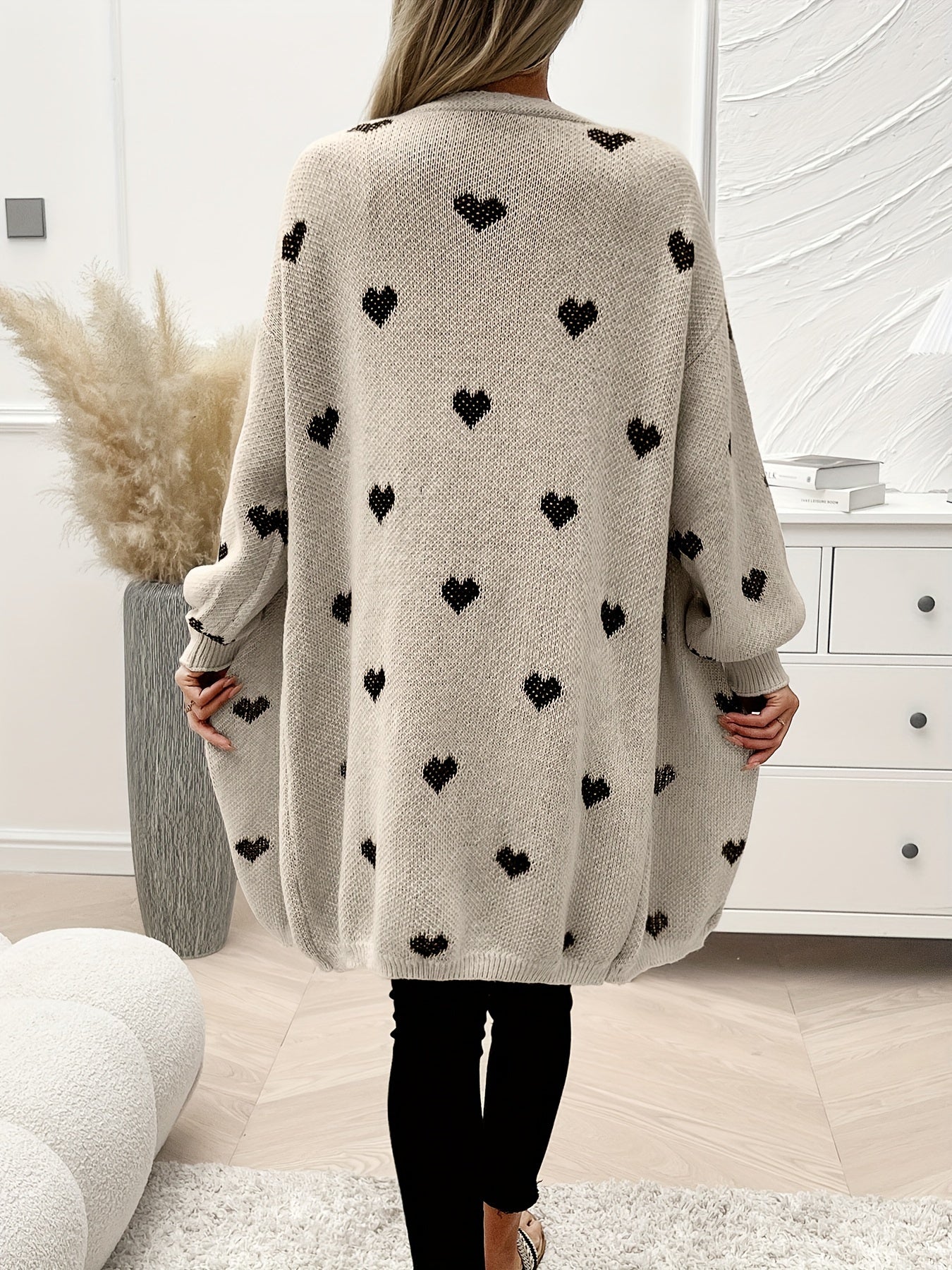 Johanna | Playful cardigan with heart pattern