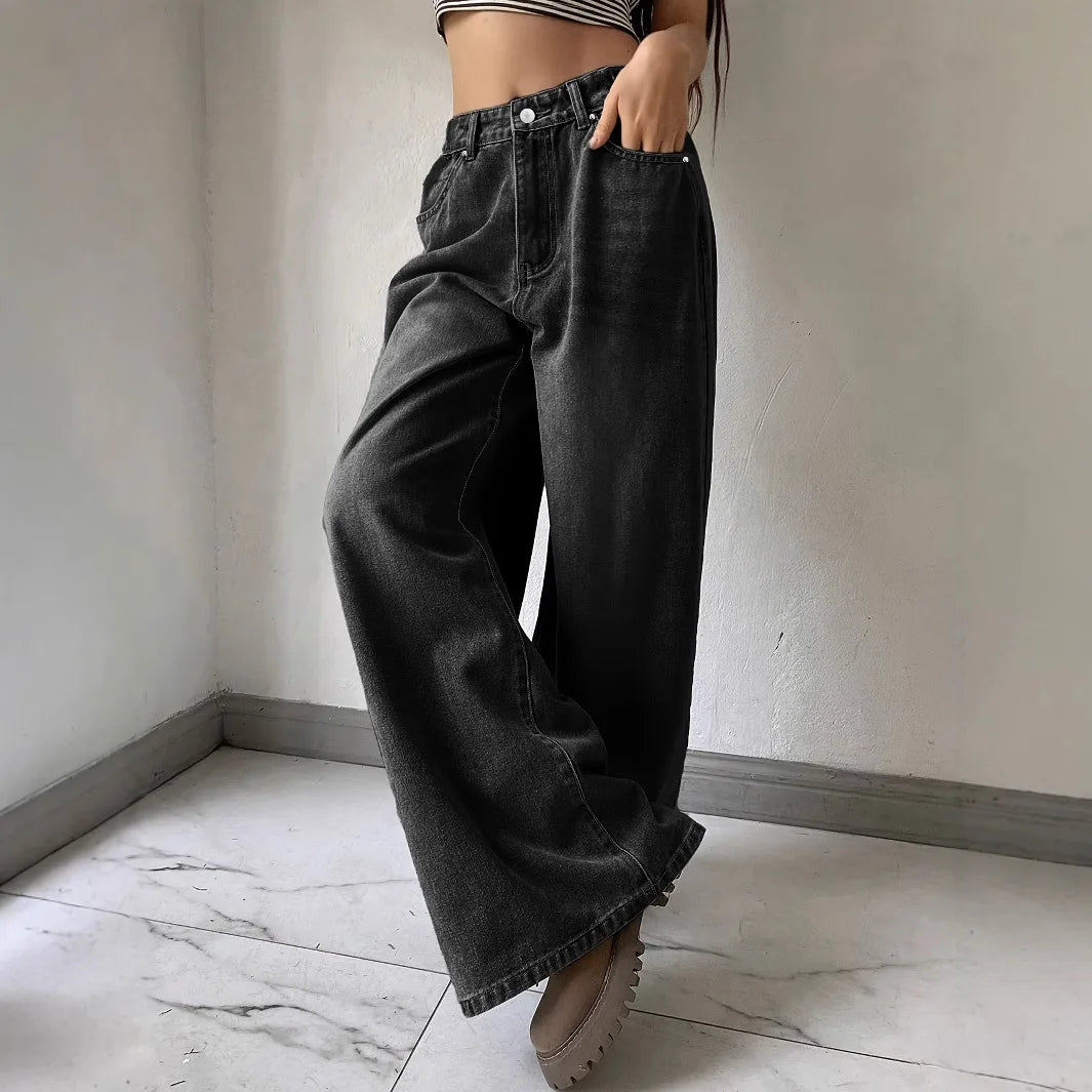 Manuela | Timeless style with fashionable baggy jeans