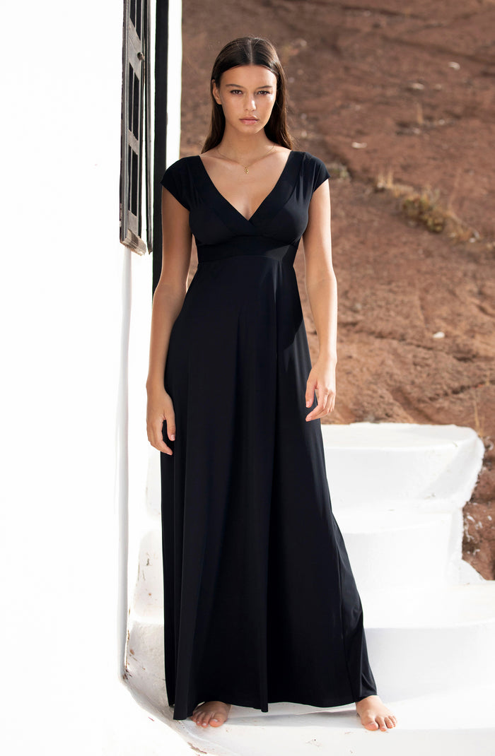 Paula | Elegant  Long flowing V-neckline dress