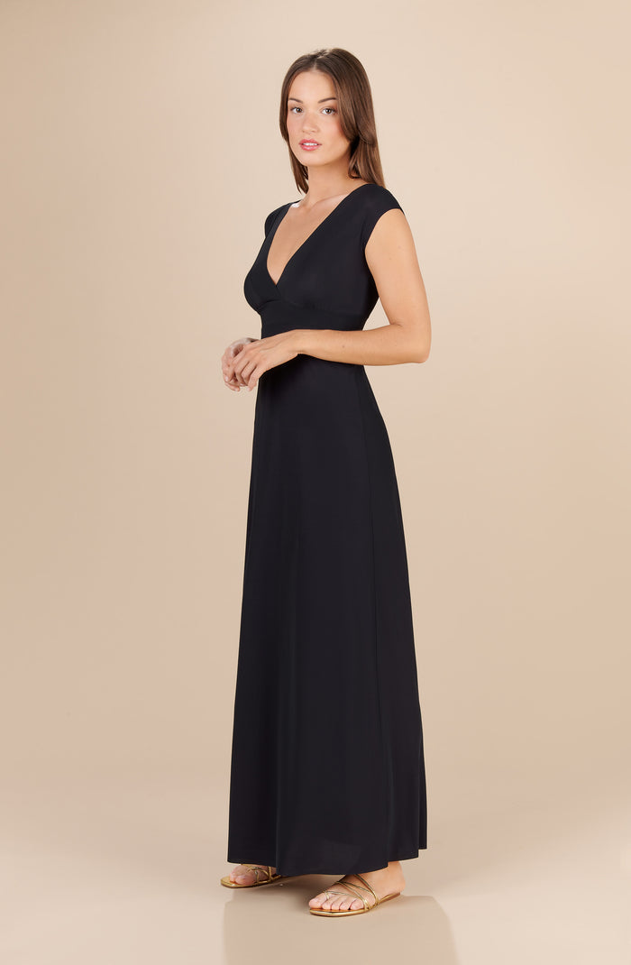 Paula | Elegant  Long flowing V-neckline dress