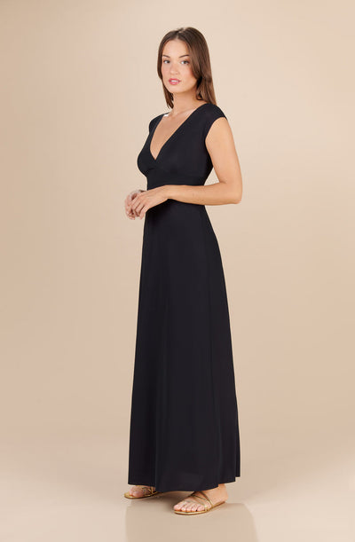 Paula | Elegant  Long flowing V-neckline dress