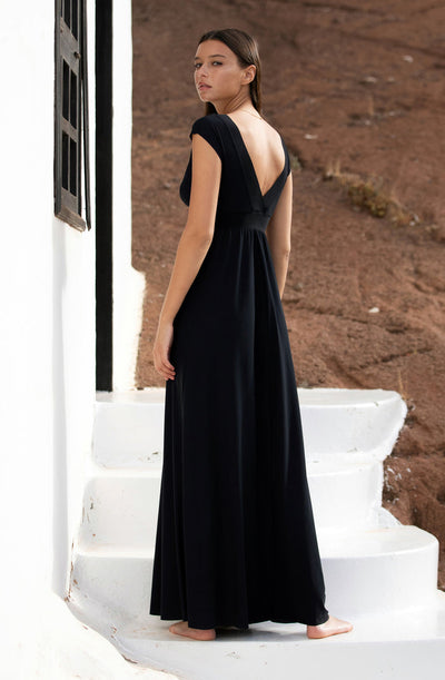 Paula | Elegant  Long flowing V-neckline dress