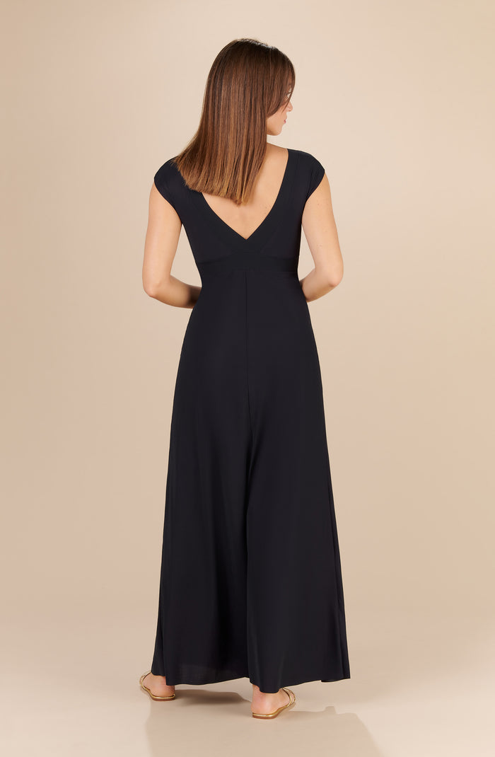 Paula | Elegant  Long flowing V-neckline dress