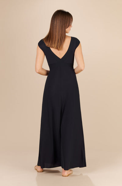 Paula | Elegant  Long flowing V-neckline dress