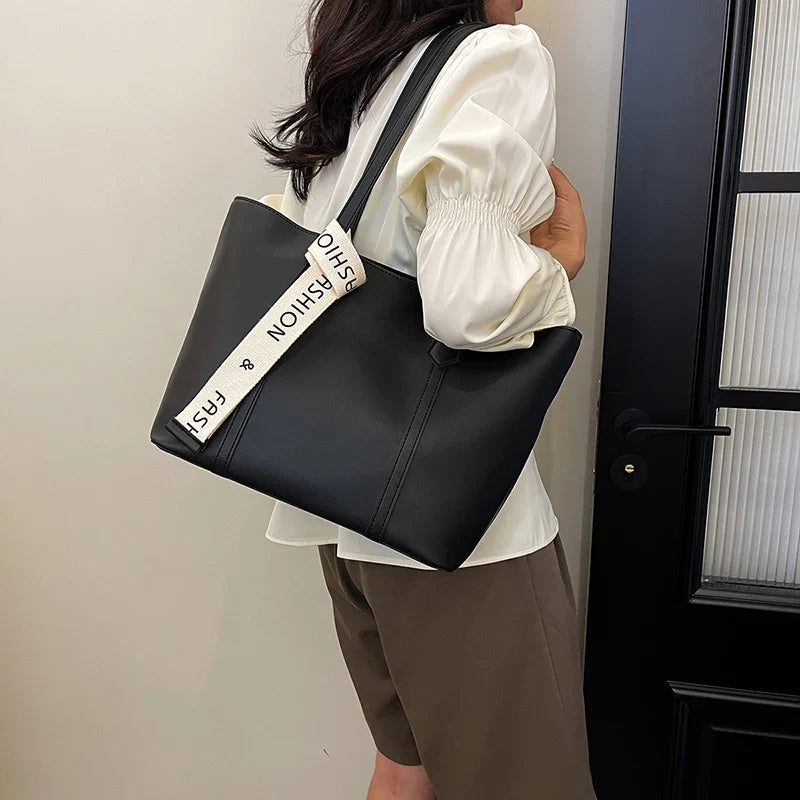 Luxe Black Shoulder Bag | Stylish Shoulder Bags for Women 5