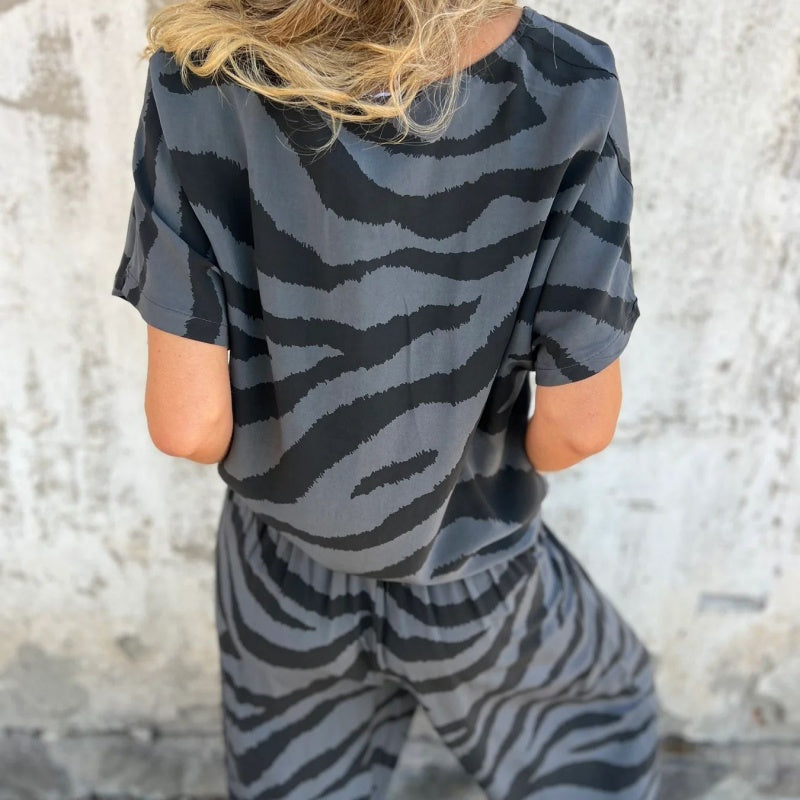 Maria | V-neck zebra print 2-piece set