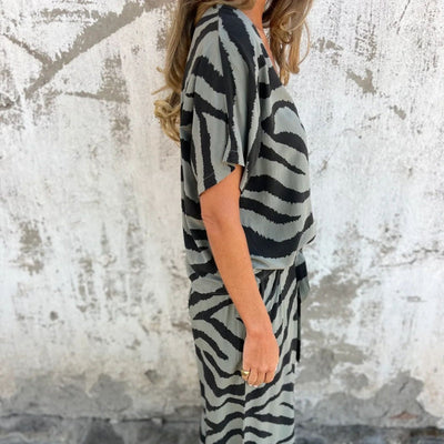 Maria | V-neck zebra print 2-piece set